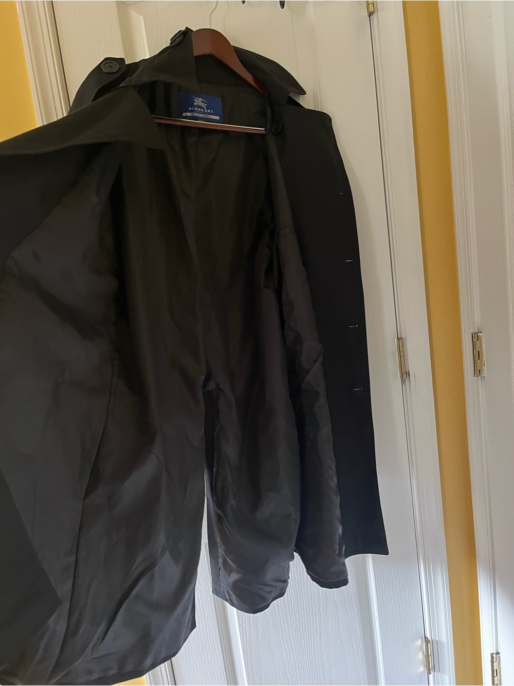 Burberry Black Double-Breasted Trench Coat with Belt - Picture 5 of 7